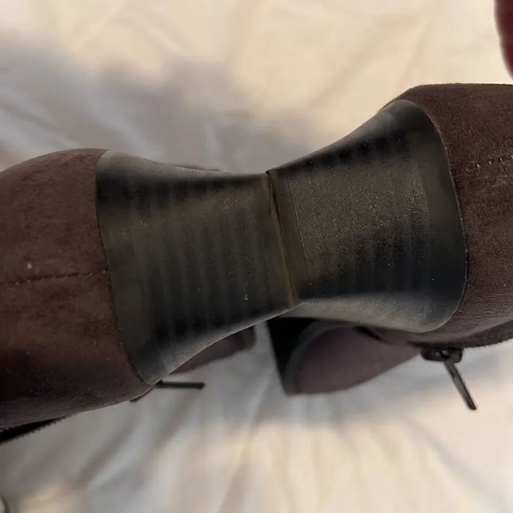 Qupid size 7 super cute ankle booties brown back and 2 tone front small heel EUC